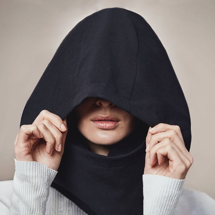 Nakkepude med hætte, Sort