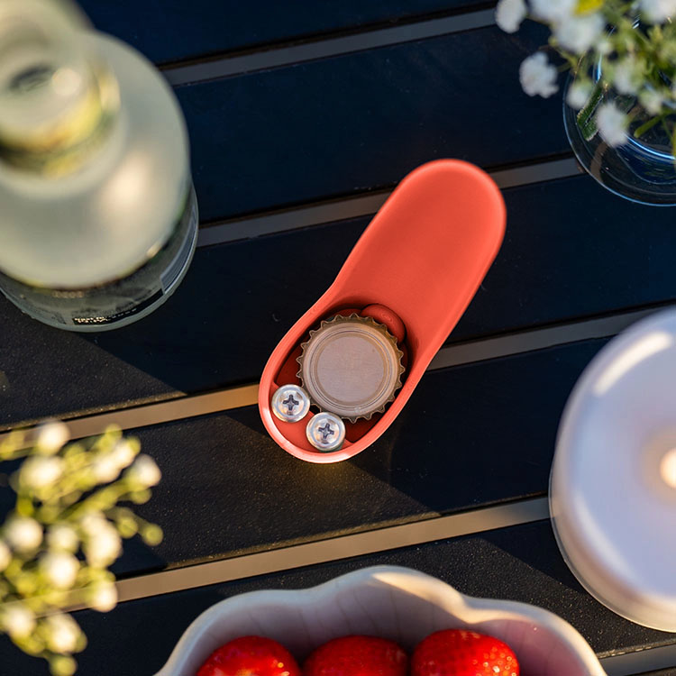 Oplukker Bosse, Rød