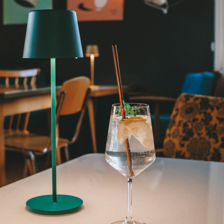 Genopladelig bordlampe, Molto Luce Aesta, Grøn