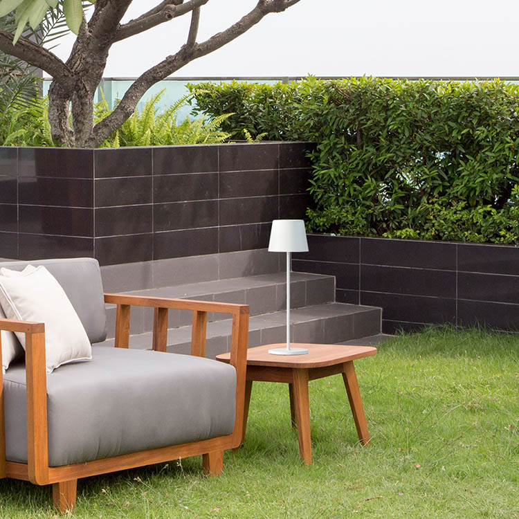 Genopladelig bordlampe, Molto Luce Aesta, Hvid