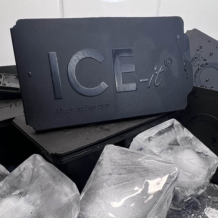 Store isterninger med låg, Sort