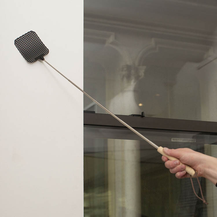 Teleskopisk fluesmækker, Sort
