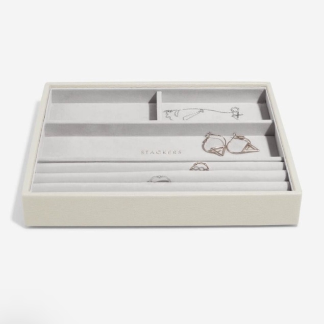 Stabelbart smykkeskrin (1 lag, beige) Beige Rektangulær Faux læder 25,4cm x 18,3cm x 3,7cm No - Beige - 25,4cm x 18,3cm x 3,7cm - Adriana