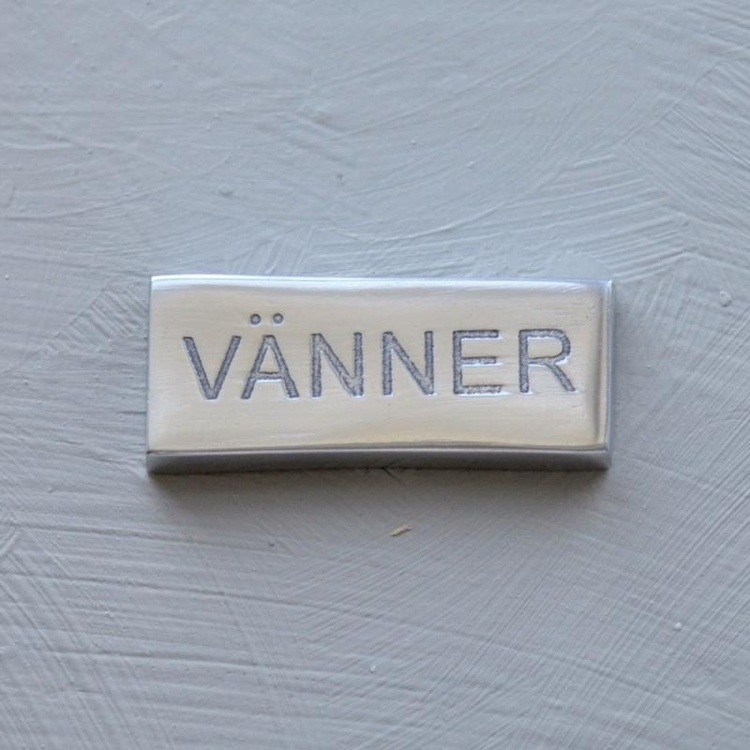 Metalskilt, Venner
