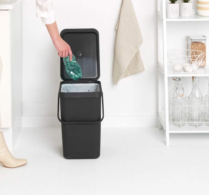 Affaldsspand med låg og håndtag 12L, Brabantia, Sort billede