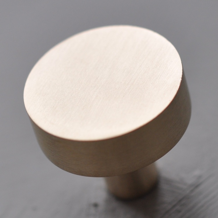 Rund knop 3 cm, Børstet messing