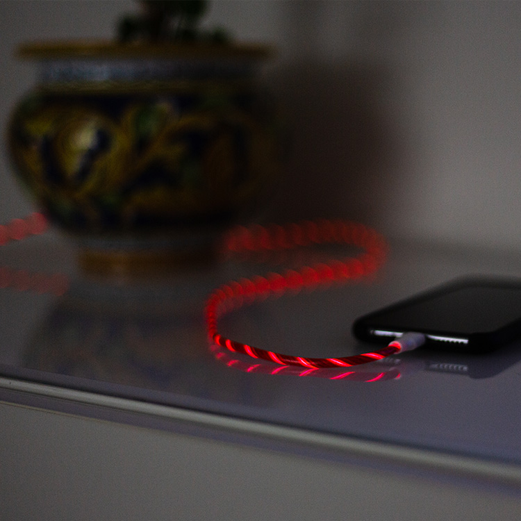 USB-kabel med synlig strøm
