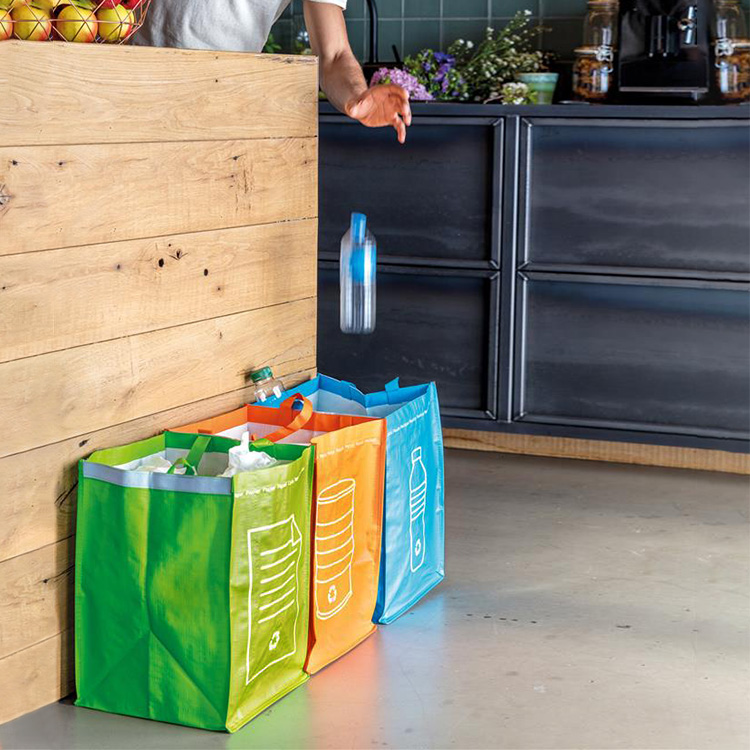Affaldssortering papir, metal & plast
