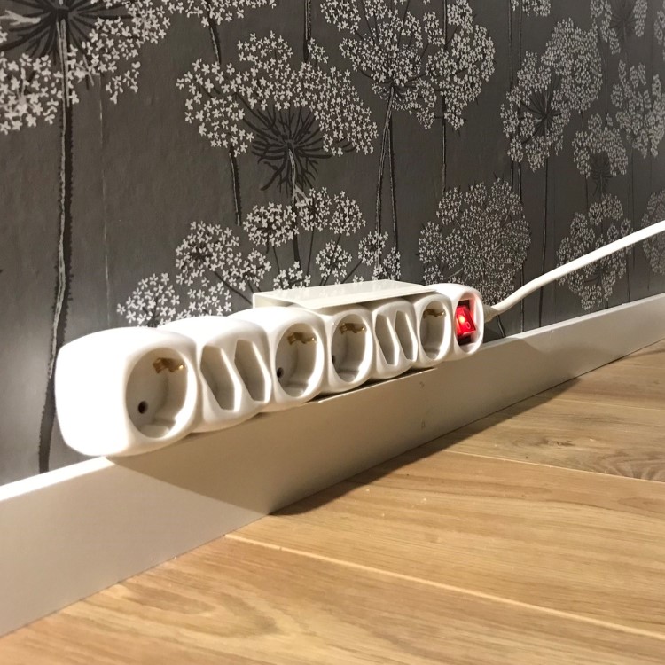 Holder til stikdåse