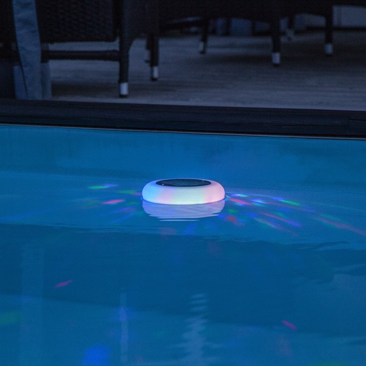 Solcelle opladet poollampe