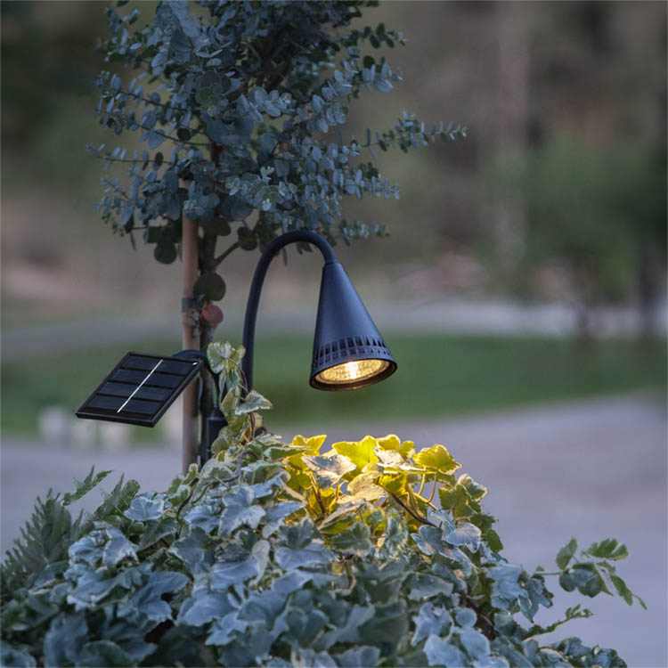 Justerbar solcelledrevet spotlight