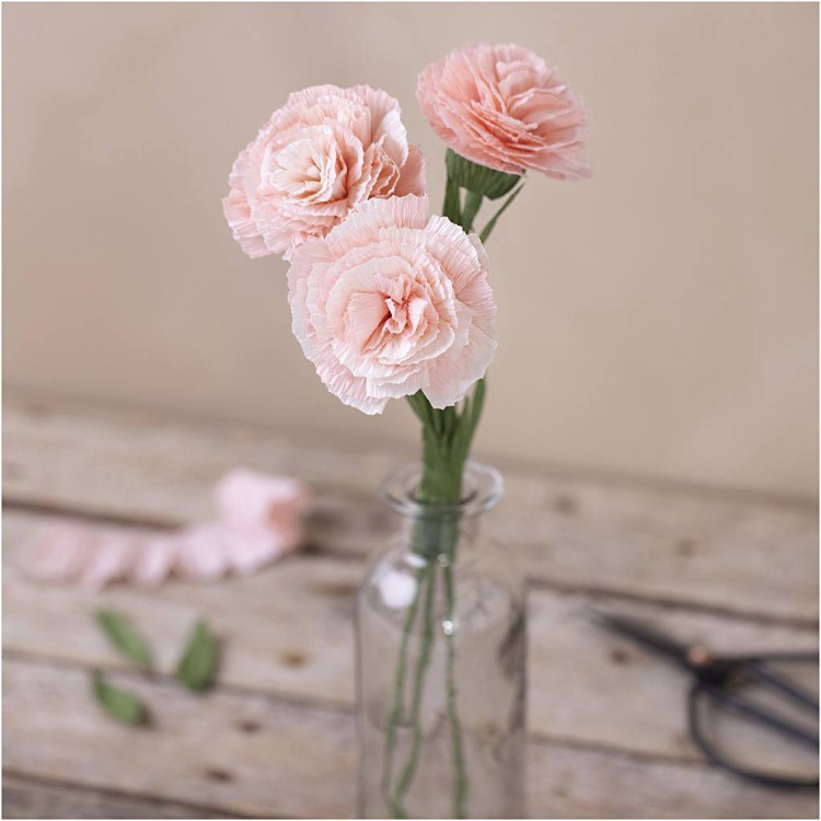 Pysselblomster af crepepapir