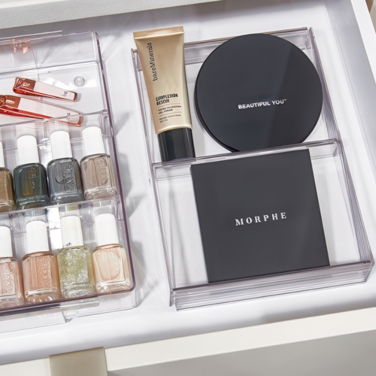 Skrå skuffeindsats til makeup, The Home Edit