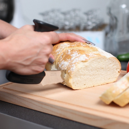 Ergonomisk brødkniv i gruppen Hjem / Køkkenredskaber / Hjælpemidler hos SmartaSaker.se (12643)