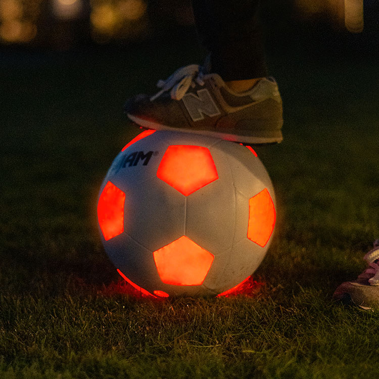 Lysende fodbold i gruppen Fritid / Spil & Leg hos SmartaSaker.se (13797)