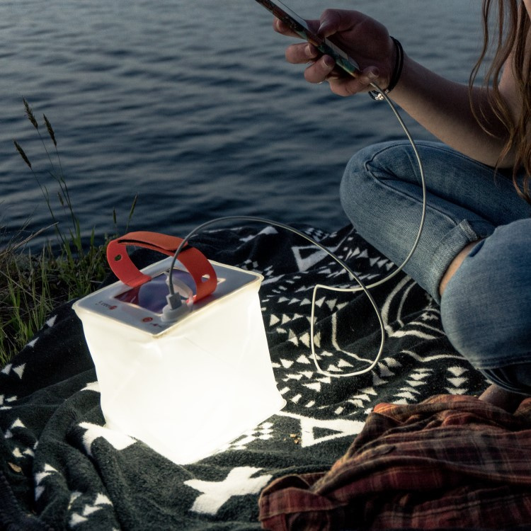 Solcelle-lanterne med powerbank i gruppen Belysning / Udendørsbelysning / Solcellelamper hos SmartaSaker.se (14030)