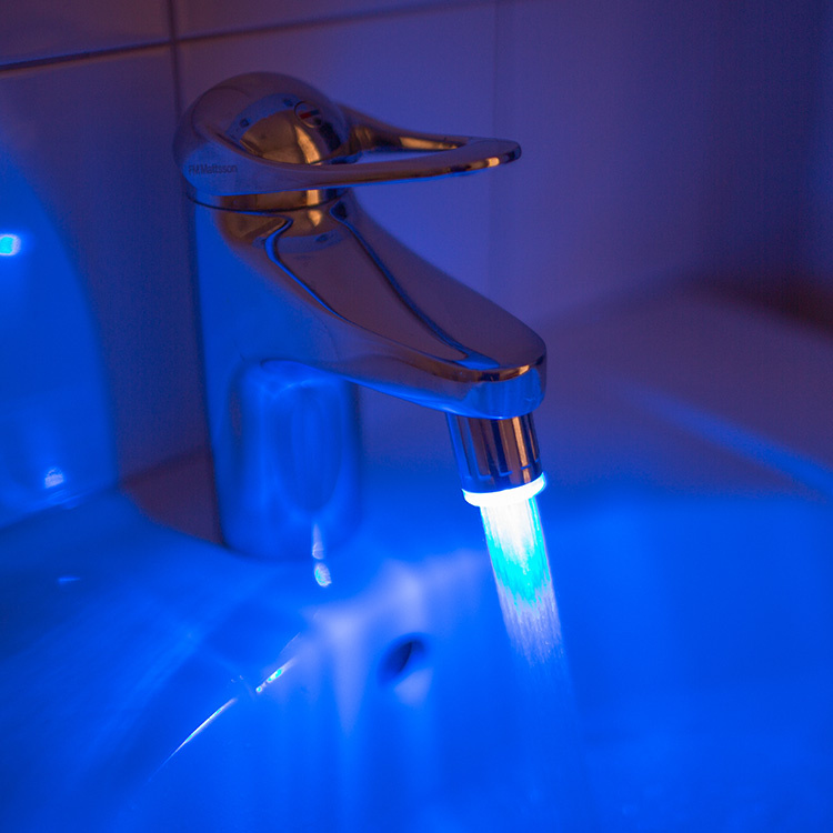 LED-belysning til vandhanen i gruppen Hjem / Badeværelse / Toilet og håndvask hos SmartaSaker.se (11899)