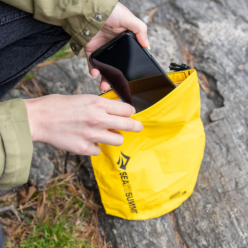 Vandtæt minitaske, 2 liter i gruppen Fritid / Friluftsliv / Udendørs udstyr hos SmartaSaker.se (13932)