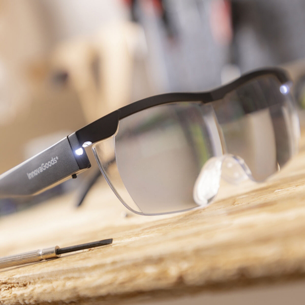Forstørrelsesbriller med lys i gruppen Fritid / Fixe & Reparere / Værktøjer hos SmartaSaker.se (14079)