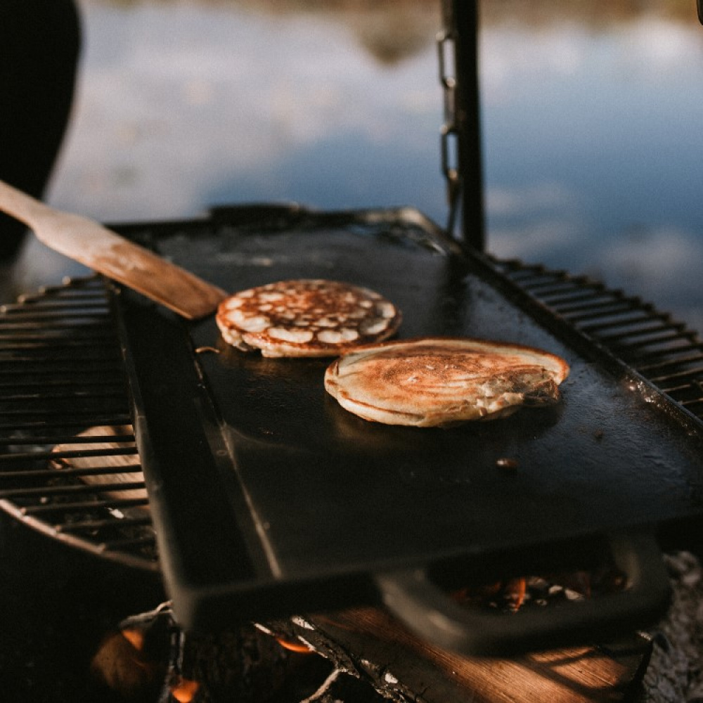 Satake vendbar grill- og stegeplade i støbejern i gruppen Hjem / Grilltilbehør hos SmartaSaker.se (14090)