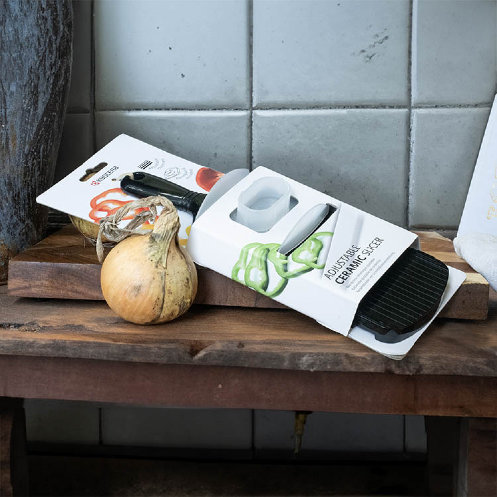 Mandolin med justerbar klinge, Kyocera i gruppen Hjem / Køkkenredskaber / Klem, hak og skræl hos SmartaSaker.se (14389)