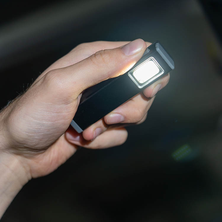 Minilampe med klemme i gruppen Fritid / Friluftsliv / Udendørs udstyr hos SmartaSaker.se (14489)