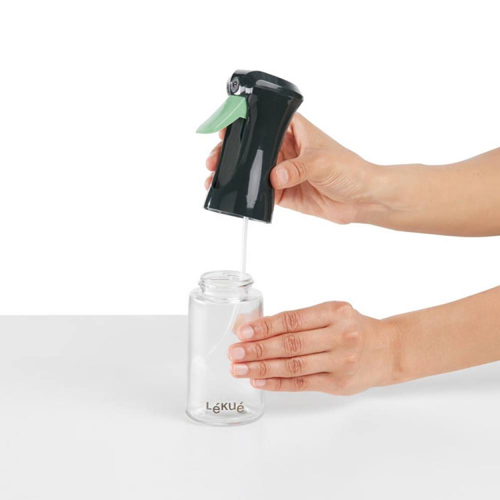 Oliesprayflaske, Lékué i gruppen Hjem / Køkkenredskaber hos SmartaSaker.se (14730)