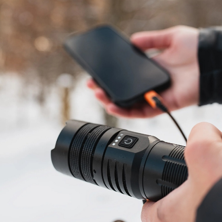 Nødlommelygte med powerbank, Xtorm i gruppen Sikkerhed / Kriseberedskab hos SmartaSaker.se (14943)