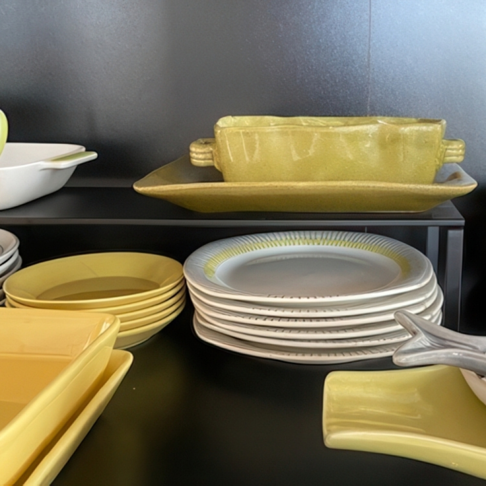 Justerbar indsatshylde i metal, 34-60 cm, Yamazaki i gruppen Opbevaring / Hallopbevaring hos SmartaSaker.se (41186)