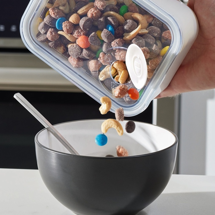 Opbevaringsboks med flip-låg 1,5L, iDesign i gruppen Opbevaring / Køkkenopbevaring / Opbevaringsbeholdere hos SmartaSaker.se (41707)