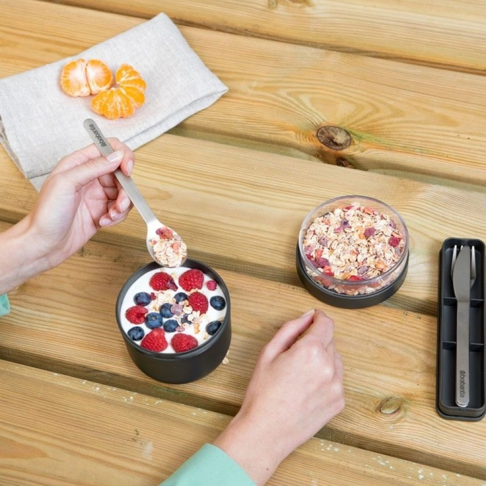 Yoghurtbæger med låg 0,5L, Brabantia i gruppen Opbevaring / Køkkenopbevaring / Madkasser / Madkasser i plast hos SmartaSaker.se (42138)