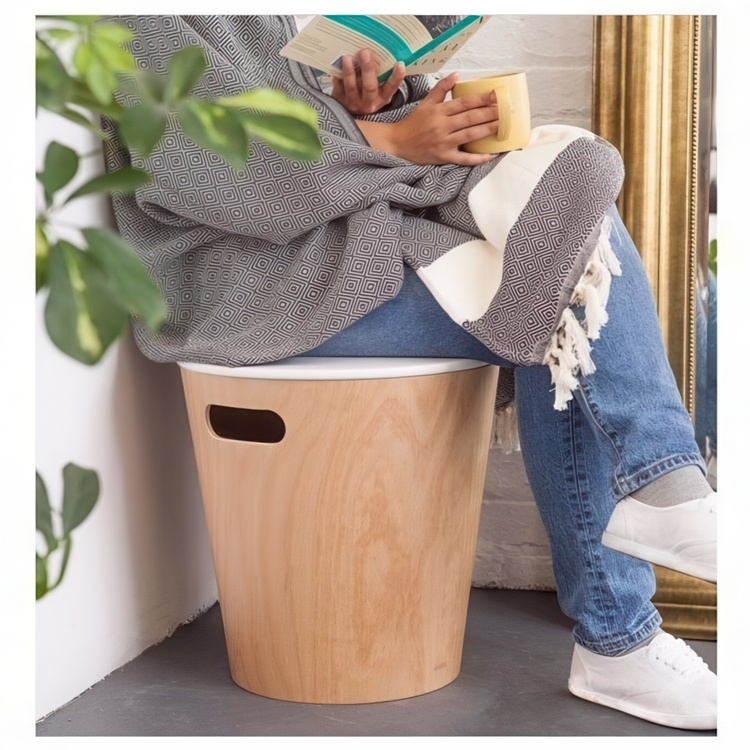 Skammel / Bord med opbevaring, WOODROW, Umbra, Ø 40 x ca H 42 cm i gruppen Opbevaring / Hallopbevaring hos SmartaSaker.se (42328)