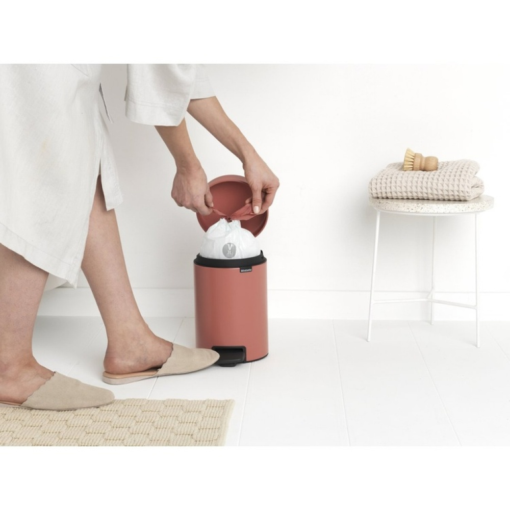 Pedalspand 3L, Brabantia i gruppen Opbevaring / Rengøringsopbevaring og affaldssortering / Affaldssortering hos SmartaSaker.se (42368)