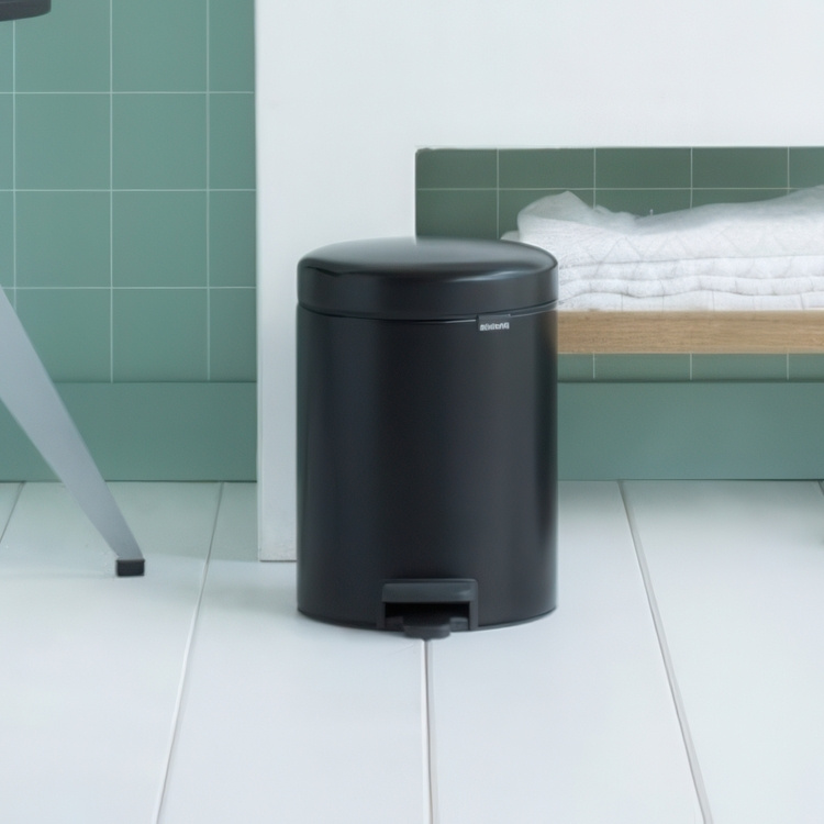 Pedalspand 5L, Brabantia i gruppen Opbevaring / Rengøringsopbevaring og affaldssortering / Affaldssortering hos SmartaSaker.se (42370)