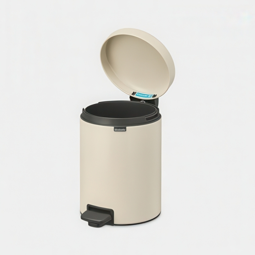 Pedalspand 5L, Brabantia i gruppen Opbevaring / Rengøringsopbevaring og affaldssortering / Affaldssortering hos SmartaSaker.se (42370)