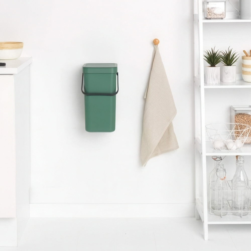 Affaldsspand med låg og håndtag 12L, Brabantia i gruppen Opbevaring / Rengøringsopbevaring og affaldssortering / Affaldssortering hos SmartaSaker.se (42387)