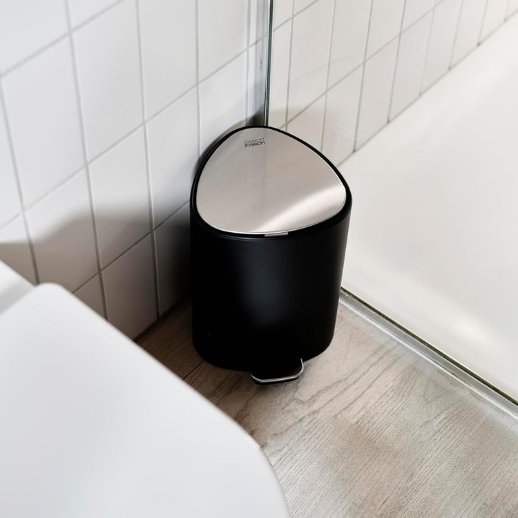 Pedalspand 5L, Joseph Joseph, Sort i gruppen Opbevaring / Rengøringsopbevaring og affaldssortering / Affaldssortering hos SmartaSaker.se (42395)