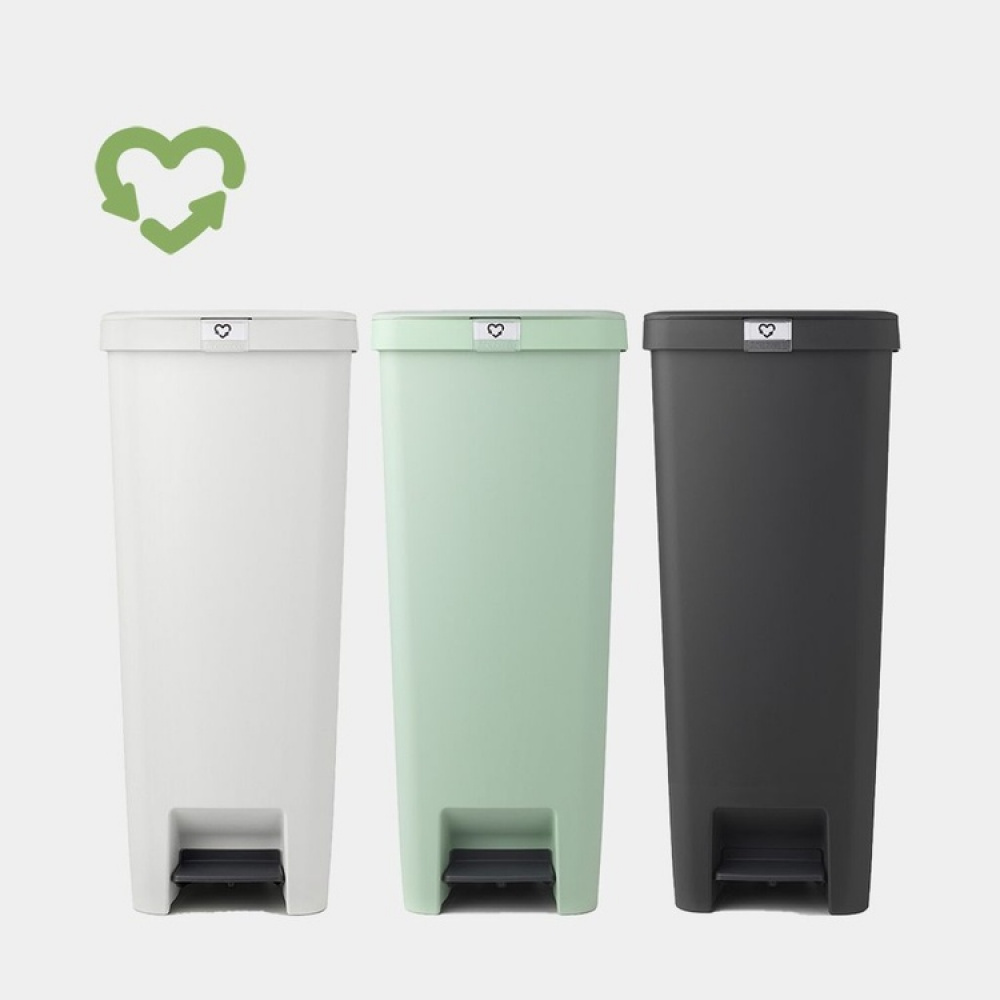 Høj pedalspand 40L, Brabantia, Lysegrå i gruppen Opbevaring / Rengøringsopbevaring og affaldssortering / Affaldssortering hos SmartaSaker.se (42396)