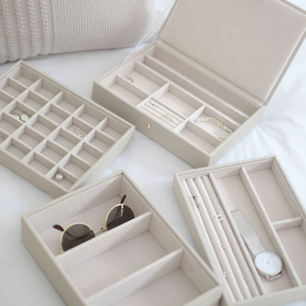 Smykkeskrin 4 etager, Classic, Stackers, Beige i gruppen Opbevaring / Soveværelsesopbevaring / Smykkeopbevaring hos SmartaSaker.se (42707)