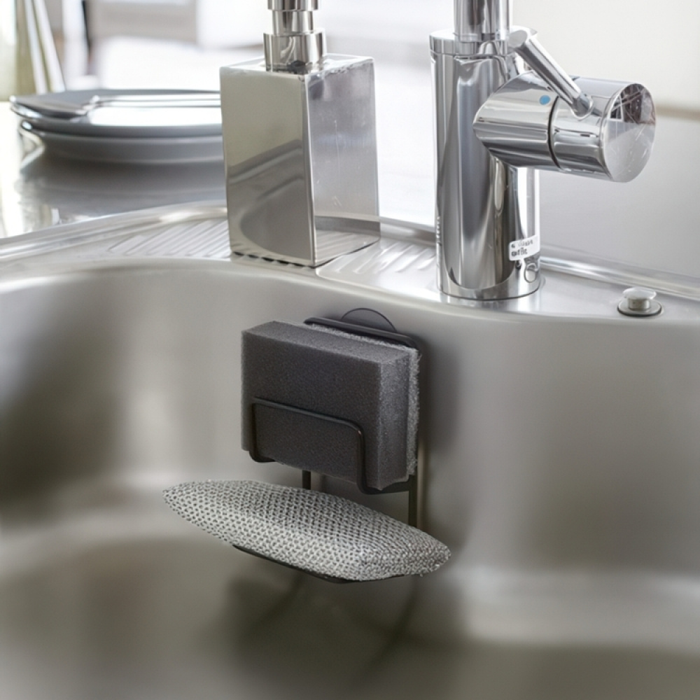 Svampeholder med sugekop, TOWER DOUBLE SPONGE HOLDER, 7,5 x 6,3 x H 12,7 cm, Yamazaki i gruppen Opbevaring / Køkkenopbevaring / Vaskestativ og vaskebænk hos SmartaSaker.se (42909)