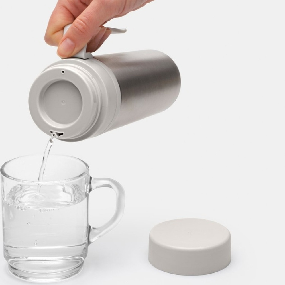 Termoflaske med håndtag 0,5L, Brabantia i gruppen Opbevaring / Køkkenopbevaring / Madkasser / Madkasser i metal hos SmartaSaker.se (42949)