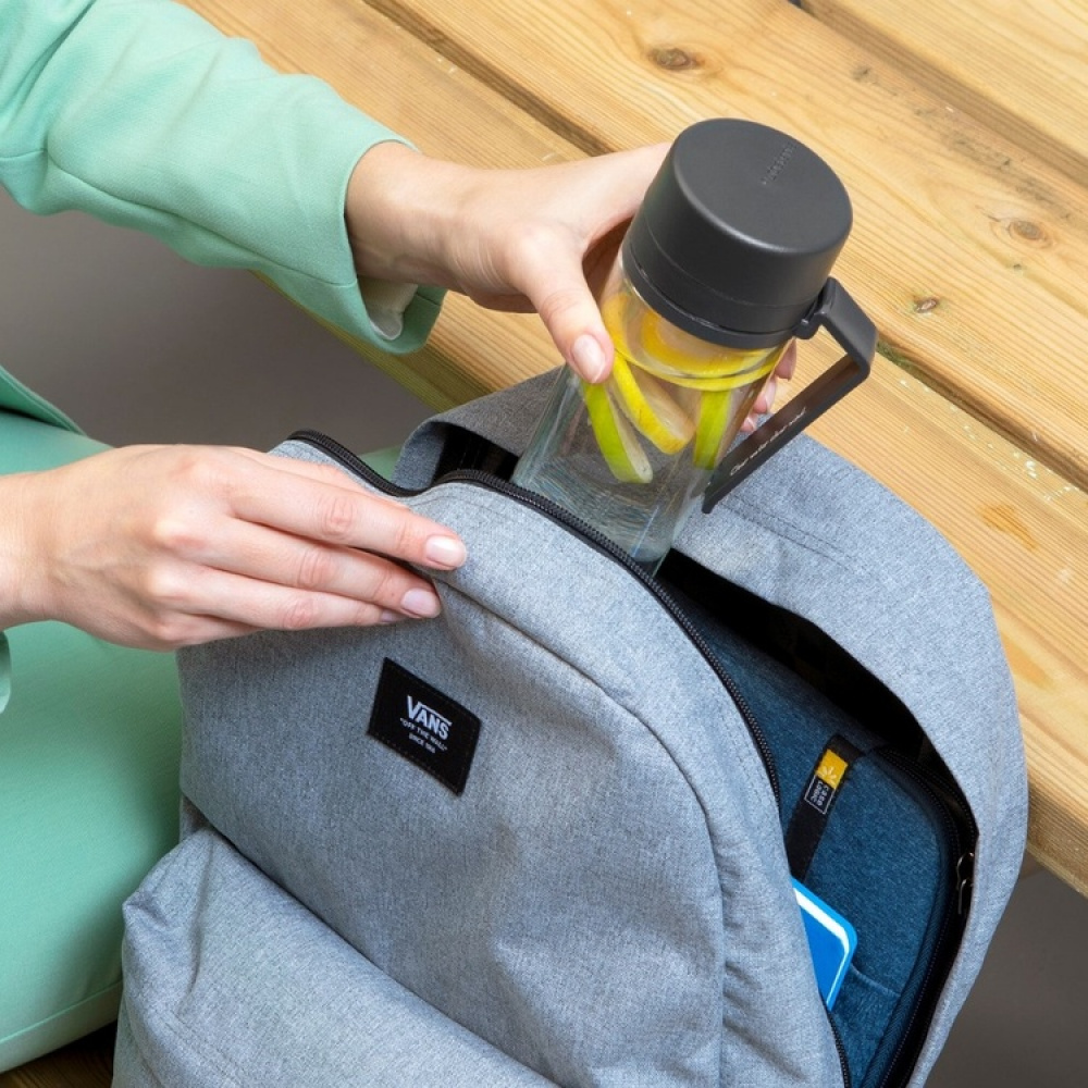 Vandflaske med håndtag 0,5 L, Brabantia i gruppen Opbevaring / Køkkenopbevaring / Madkasser / Madkasser i plast hos SmartaSaker.se (43200)