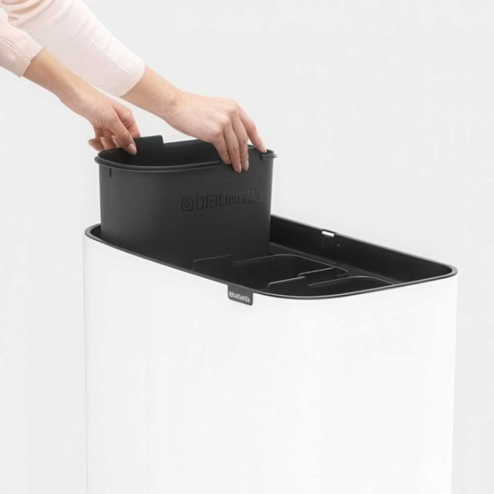 Affaldssorteringsstation på ben med 3 rum, Brabantia i gruppen Opbevaring / Rengøringsopbevaring og affaldssortering / Affaldssortering hos SmartaSaker.se (43256)